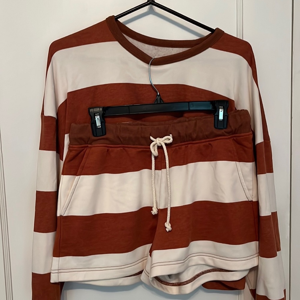 Lou & Grey Sweatshirt / Sweatshorts matching set